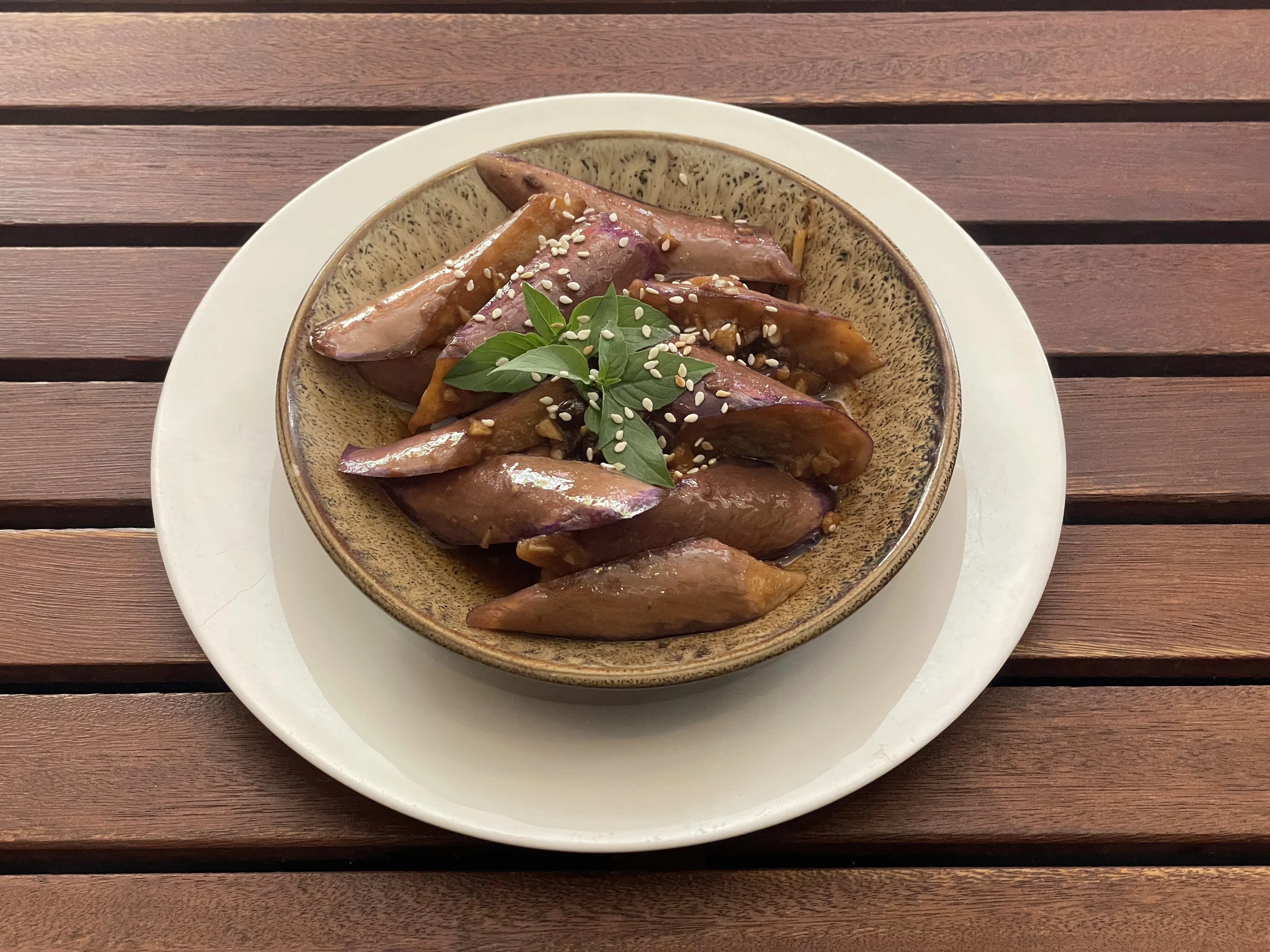Chinesische Auberginen in würzigen Sojabohnensauce