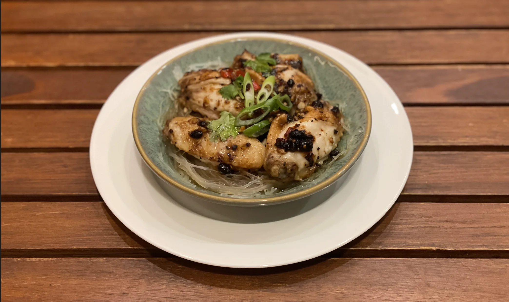 Gedämpfte Hühnerfilet mit schwarze Bohnen