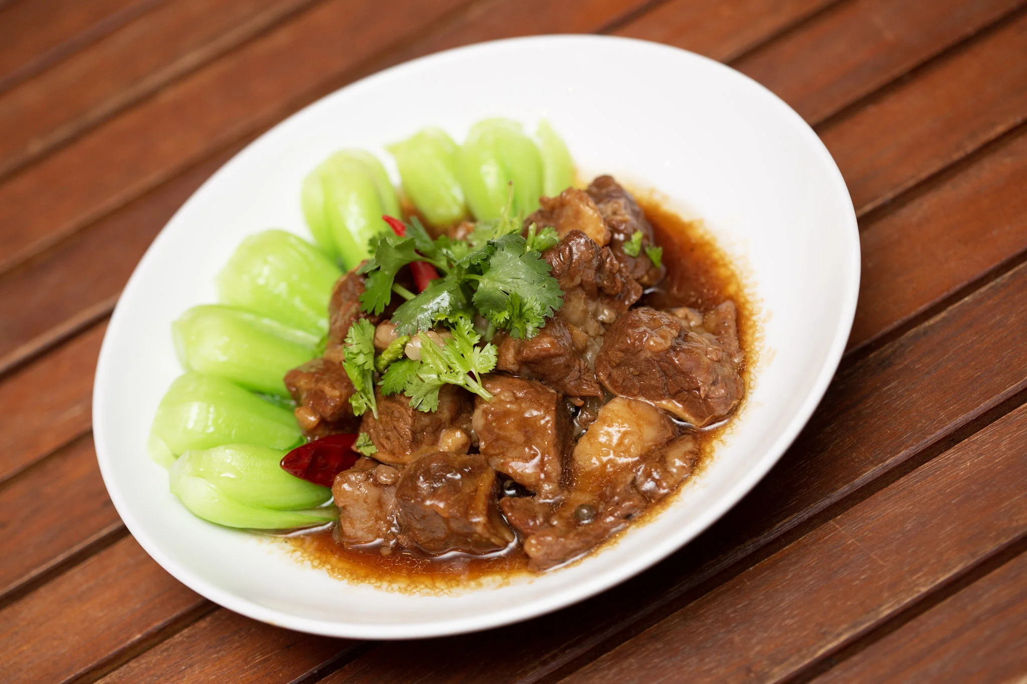 Geschmortes Rindfleisch mit Chinakohl